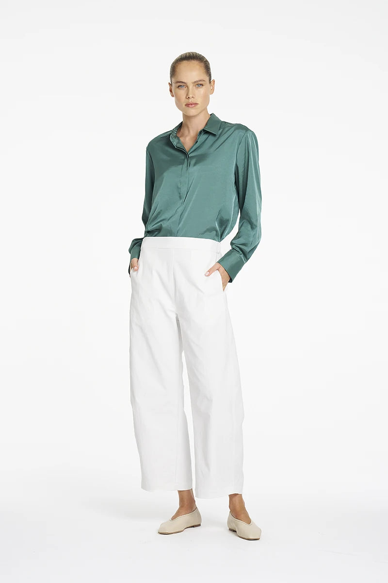 Mela Purdie Barrel Leg Pant F416 10002 in Ivory, front view styled with green shirt tucked in