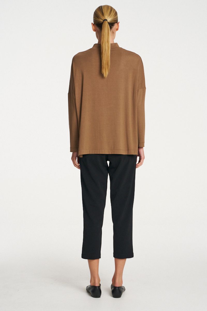 Woman wearing Tapered Flat Pant in Black by Mela Purdie back