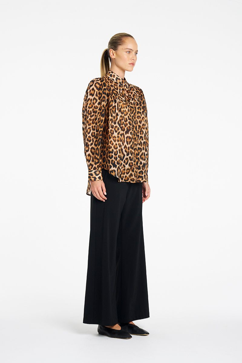 Mela Purdie Lyric Blouse F865 80107 in Wildcat print side view showing relaxed fit and curved hem