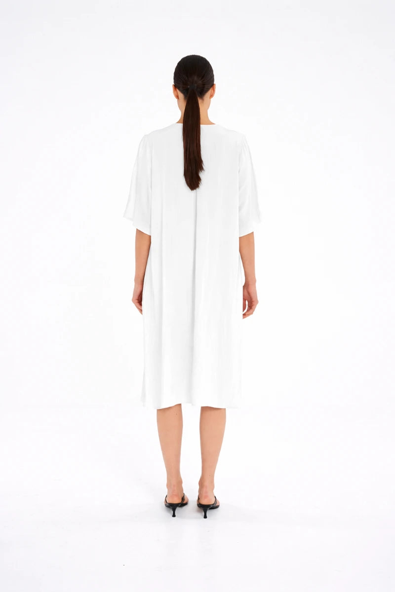 Woman wearing Mela Purdie Plaza Dress F67 3004 in White, back view
