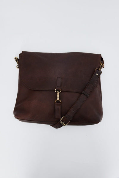 messenger-bag-in-dark-brown-holiday-life-front-view_1200x