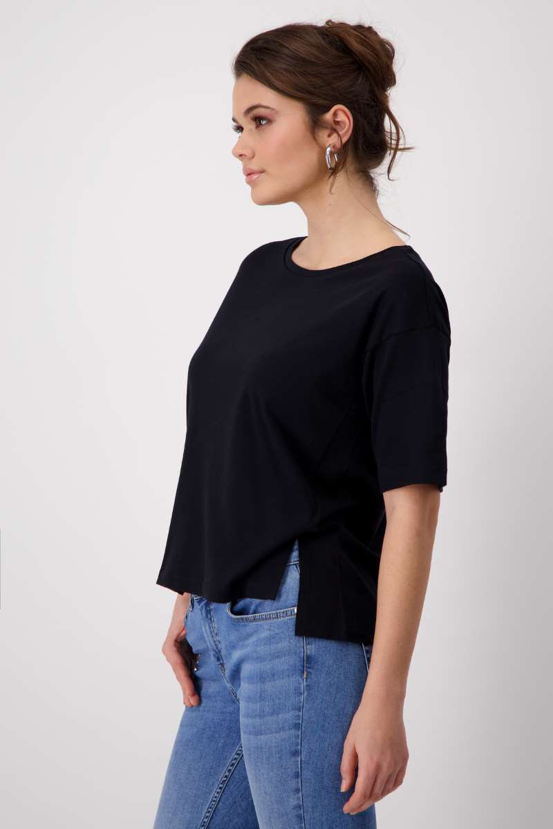 round-neck-t-shirt-in-black-monari-side-view_1200x