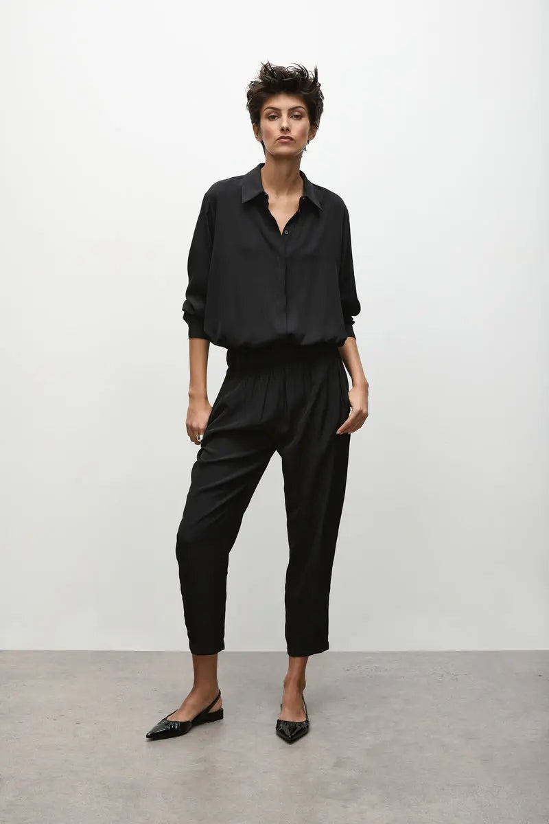 Woman wearing Soft Capri in Black by Mela Purdie F67 1615, full length front view 01.