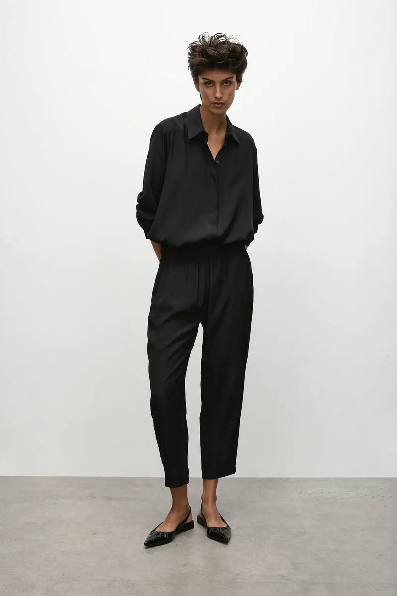 Woman wearing Soft Capri in Black by Mela Purdie F67 1615, full length front view 02.