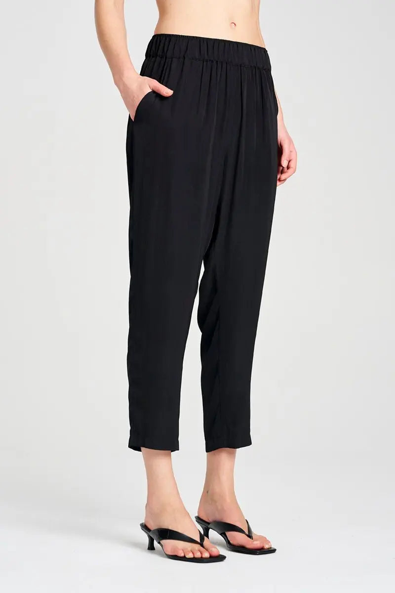 Woman wearing Soft Capri in Black by Mela Purdie F67 1615, waistband and pocket detail.
