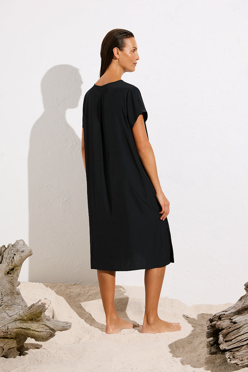 Woman wearing Travel T Dress in Maché F67 3203 by Mela Purdie in Black, back outdoor view.