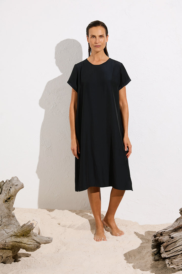 Woman wearing Travel T Dress in Maché F67 3203 by Mela Purdie in Black, front outdoor view.