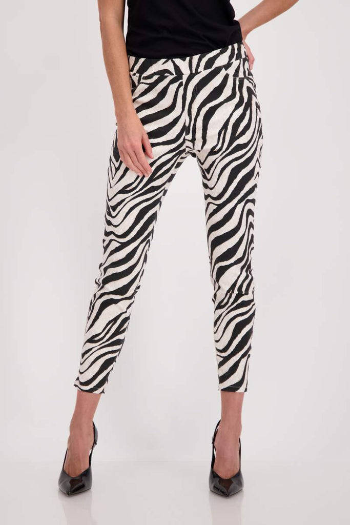 trousers-tiger-print-all-over-in-schwarz-pattern-monari-front-view_1200x