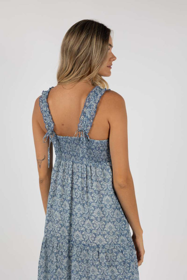 vacay-aries-dress-in-blue-print-humidity-lifestyle-back-view_1200x