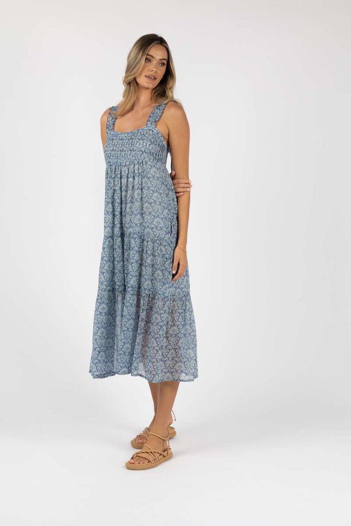 vacay-aries-dress-in-blue-print-humidity-lifestyle-front-view_1200x