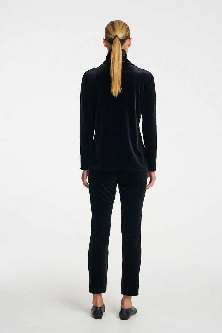 Woman wearing Mela Purdie F310 1876 Slim Leg Pant in Black back view