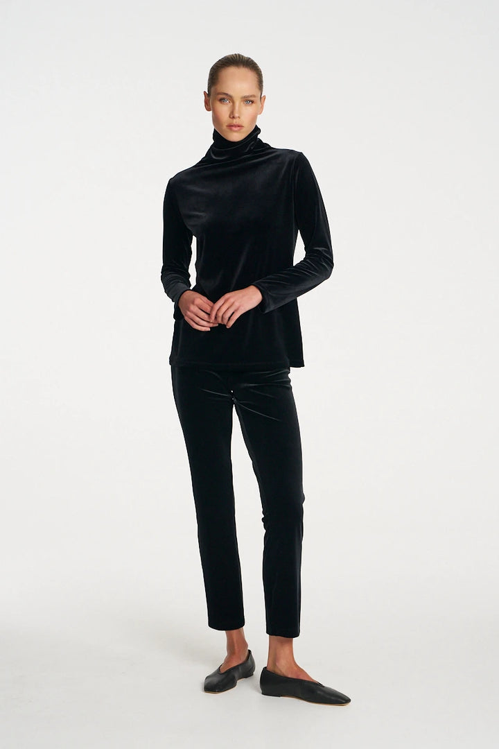 Woman wearing Mela Purdie F310 1876 Slim Leg Pant in Black styled look