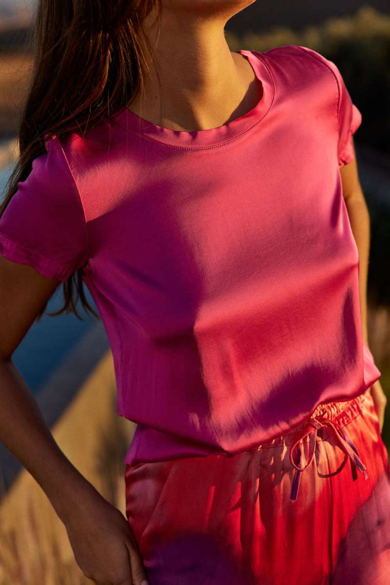 woven-t-shirt-in-rose-fluo-lauren-vidal-front-view_1200x