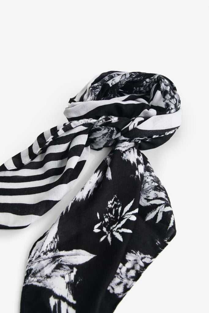 fabric-rectangle-foulard-in-black-desigual-front-view_1200x