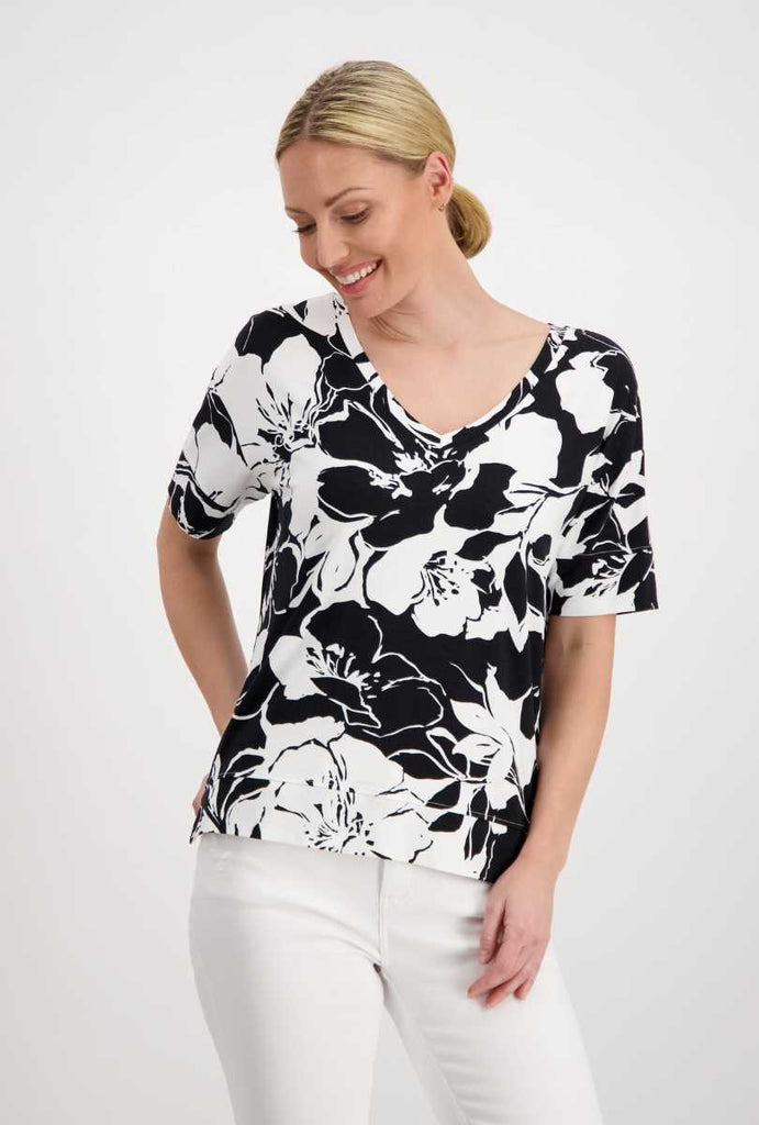 t-shirt-floral-print-allover-in-black-pattern-monari-front-view_1200x
