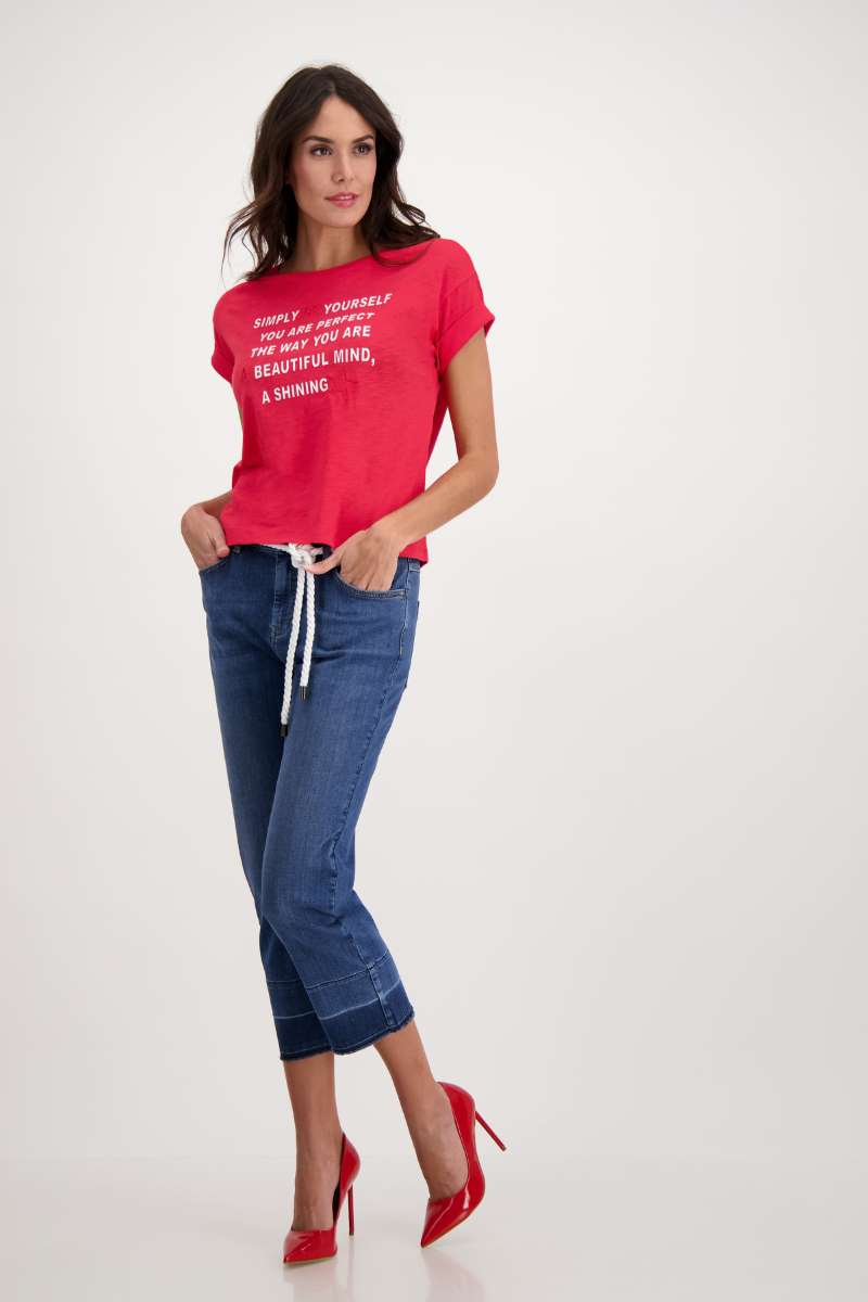 t-shirt-front-stick-in-red-monari-front-view_1200x